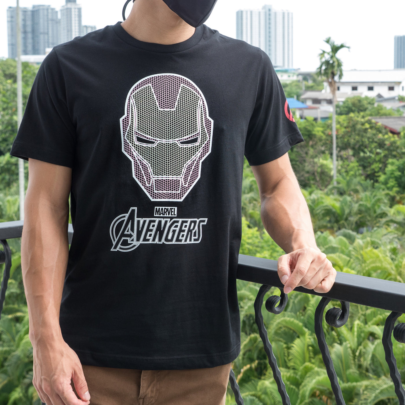 Avenger Men's Iron Man UV Sensitive T-Shirt - เสื้อไอร่อนแมนเทคนิคสียูวีเปลี่ยนสีเมื่อโดนแดด