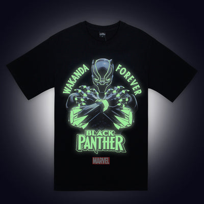 Marvel Men Black Panther Wakanda Forever Glow In The Dark T-Shirt(ทรง Relax) - เสื้อยืดผู้ชายลายแบล็คแพนเตอร์ เทคนิคเรืองแสงในที่มืด