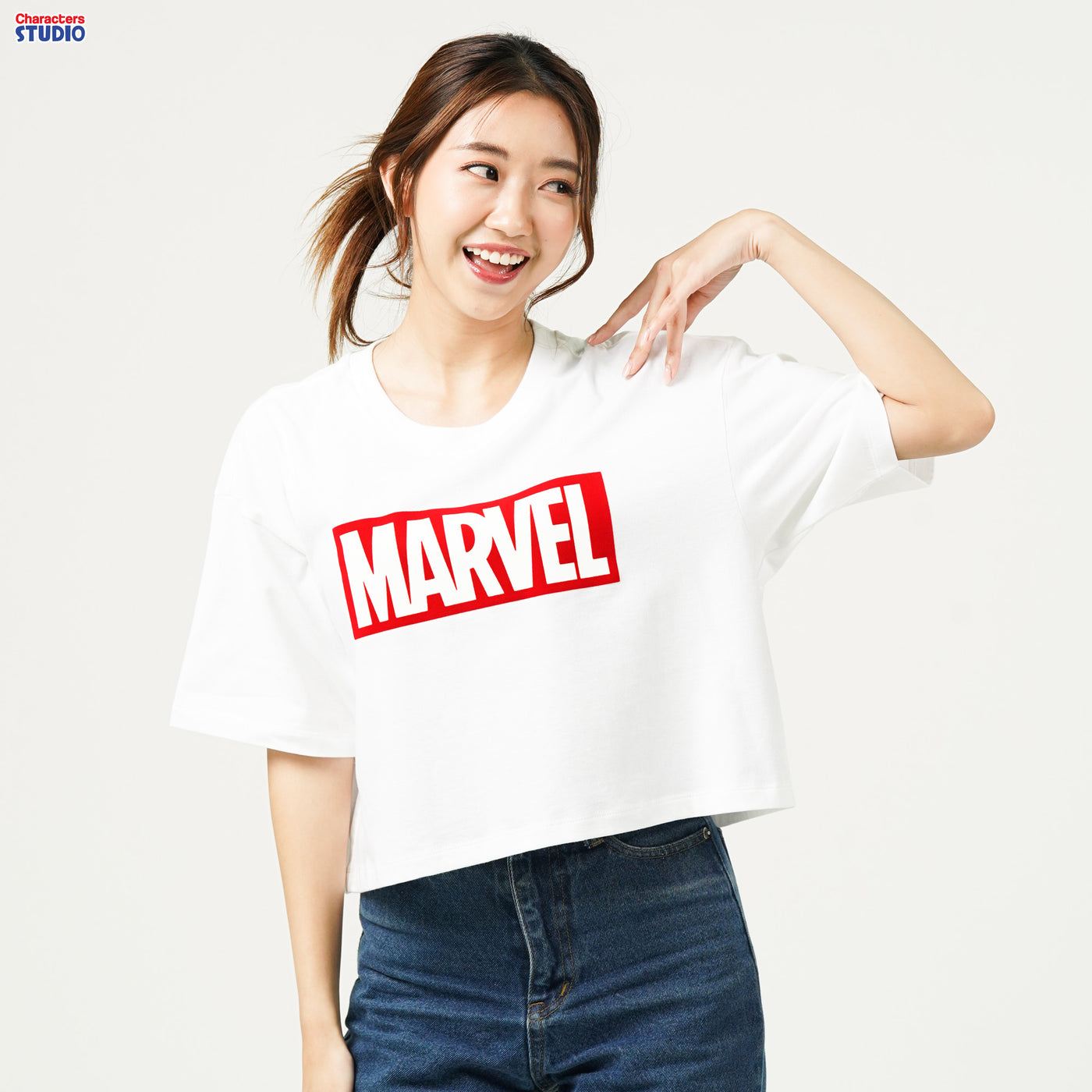 Marvel Logo Women Crop Flock Print T-Shirt  - เสื้อครอปผู้หญิงโลโก้ มาร์เวล พิมพ์กำมะหยี่