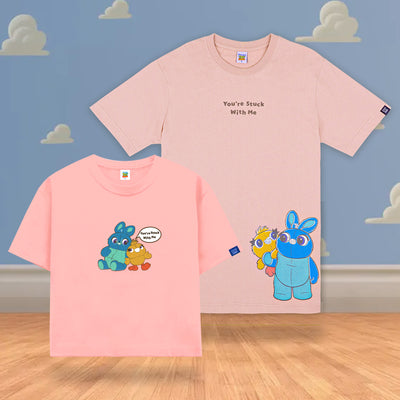 Disney Toy Story Ducky Bunny Family Men & Women T-Shirt -เสื้อยืดครอบครัวดิสนีย์ ทอย สตอรี่  ดั๊คกี้และบันนี่ ผู้ชาย และ ครอปผู้หญิง